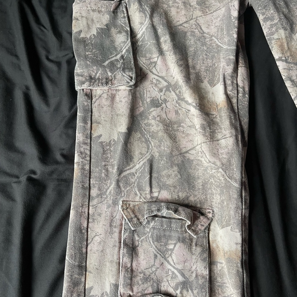 Light Pink Camouflage Cargo Pants with cute pink bow on pockets 🎀 - Picture 3 of 6